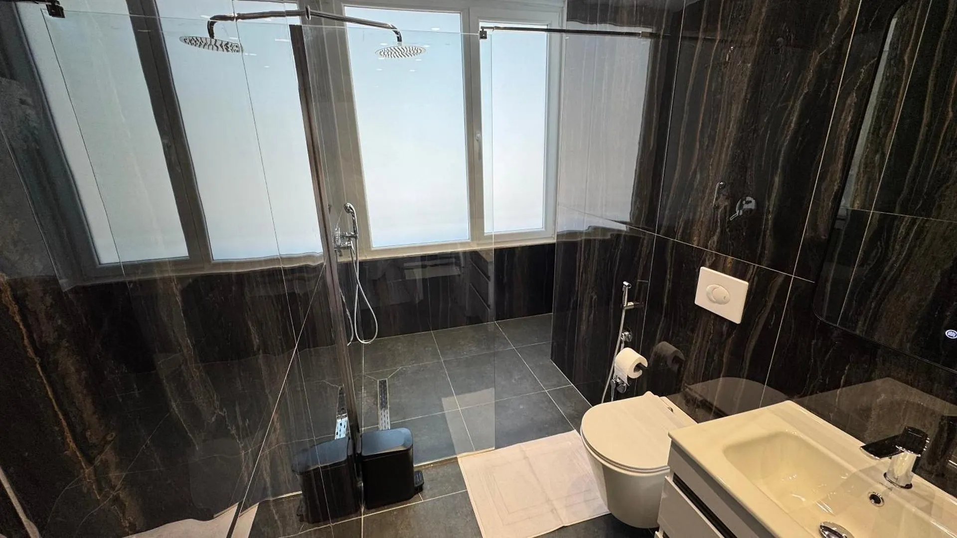 B&B Apartments Tirana 0*,